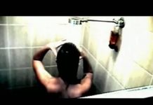 VIDEO: बाथरूम में नहा रही लड़की का बनाया mms देखे कैसे bathroom video