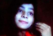 VIDEO: लड़की ने दिखाई बहादुरी पाकिस्तान का झंडा जलाया बीच रोड पर girl burn pakistan flag