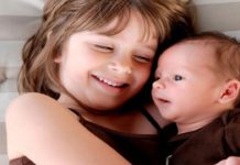 VIDEO: यह बच्ची 5 साल की उम्र में बनी माँ