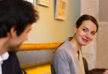 VIDEO: Boss ने अपनी सेकेट्री पर गन्दी नज़र डाली उसके बाद दोनों के बीच कुछ ऐसा हुआ office boss