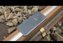 VIDEO: TRAIN के नीचे आया सैमसंग गैलेक्सी S8 जाने क्या हुआ फिर..
