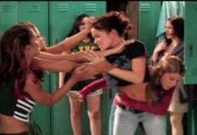 VIDEO: हुआ धमाकेदार युद्ध गर्ल्स हॉस्टल ली लड़कियों के बीच hot news update in the top video base portal of india visit hotnewsupdate.com