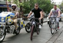 VIDEO: सलमान खान और सोहैल खान साइकिल पर निकले लोगो की हुई भीड़ जमा hot news update in the top video base portal of india visit hotnewsupdate.com