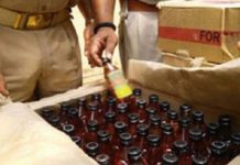 VIDEO: शराब की कीमत देखिये इटावा में एक करोड़ की शराब पकड़ी police caught truck