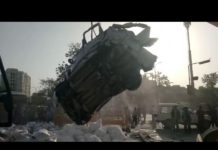 VIDEO: दिल दहलाने वाला एक्सीडेंट जयपुर रोड पर कार में सवार लोग हुए चकना चूर hot news update in the top video base portal of india visit hotnewsupdate.com