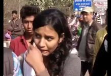 कर रहे थे गंदा काम परिवार वालों ने पकड़ा