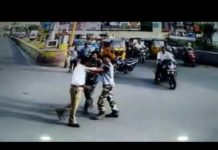 देखिये बीच रोड भीड़ पड़े फौजी और ट्रैफिक पुलिस वाले, वारदात हुई कैमरे में कैद