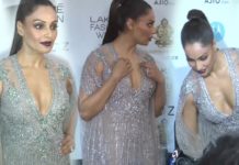 स्टेज पर हुई बिपासा बसु ऊप्स मोमेंट का शिकार, देखें वायरल वीडियो