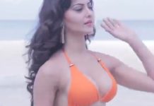 इस वीडियो में देखिए उर्वशी का बिकिनी में हॉट अंदाज