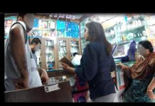 देखिये क्या हुआ जब एक लड़की ने दुकान वाले से माँगा “कंडोम”