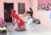 सास ने कराया ननद और बहु का डांस कॉम्पिटिशन, बहु ने करा हॉट डांस, देखें