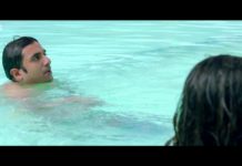 बिकिनी पहन स्विमिंग पूल में नहाते देखिये इस हेरोइन को, बेहद हॉट वीडियो