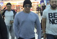 HOT NEWS UPDATE : सलमान खान एयरपोर्ट पर जब अपने सबसे छोटे फेन से मिले तो ये किया सलमान ने || जानने के लिए देखिये ये वीडियो