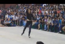 HOT NEWS UPDATE : इस लड़की ने किया सबके सामने ऐसा कुछ की देखते रह जाओगे , जानने के लिए देखिये ये वीडियो