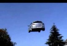 HOT NEWS UPDATE : ये देखिये आ गयी है हवा में उड़ने वाली कारे || जानने के लिए देखिये ये वीडियो