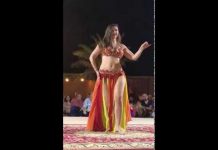 HOT DANCE: हॉट फॉरेनर लड़की ने करा बेहद हॉट बेली डांस, दिखने में हैं बेहद हॉट