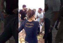 लड़के ने लड़की को एयरपोर्ट पर सबके सामने बुरी तरह से मारा वीडियो हुई वायरल