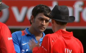 DHONI ने की मैदान में भयानक लड़ाई वायरल हुआ वीडियो DHONI DID A TERRIBLE BATTLE IN THE FIELD OF VIRAL VIDEO