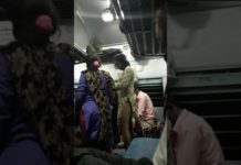 ट्रैन में लड़की ने सरेआम उतारे कपडे वीडियो हुआ वायरल देखिये यह वीडियो