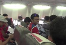 VIDEO : VIRAT KOHLI जयपुर की फ्लाइट में यह करते हुए पकड़े गए || देखिये ये वीडियो