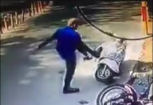 NEWS – इस ट्रैफिक पुलिस वाले ने करी साड़ी हदे पार सड़क पर खड़ी गाड़ियों को लात मार गिरा दिया