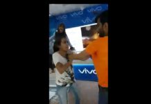 FIGHT IN PUBLIC – मोबाइल्स शोरूम में लड़की और माँ ने की यह हरकत, सब कुछ तोड़ दिया