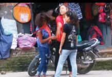 HOT NEWS UPDATE : दो लड़कियां स्कूल बाल पकड़ पकड़ कर लड़ी