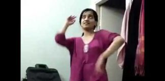 इस लड़की ने अकेले रूम में बनाई अपनी सेक्सी वीडियो