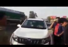 मेरठ में एक पुलिस वाले को मारा बिच सड़क पर थप्पड़