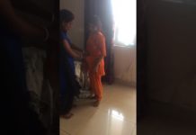 लड़की के कपड़ो में हाथ डालकर निकाले पैसे