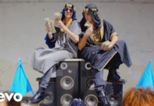 फॉरेनर लड़कियां छोटे कपडे पहन कर रही हैं हॉट डांस, अकेले में देखें वीडियो