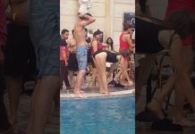 पूल पार्टी में लड़को ने नचाइ छोटे कपड़ो वाली लड़की