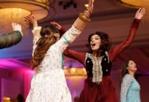 शादी में इन दोनों लड़कियों ने किया कमाल डांस की मेहमान भी देखते रह गए