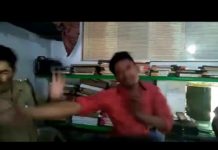 HOT NEWS UPDATE : इस आदमी ने पुलिस वाले को थाने में बुरी तरह से मारा