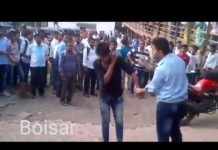 एक लड़के ने लड़की छेड़ी तो लोगो ने मार मार के बना दिया