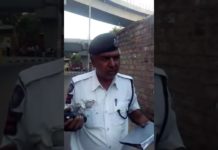 पुलिस वाले फायदा एक आदमी का सिर जरूर देखिये यह वीडियो
