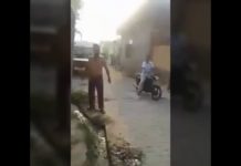 आदमी ने लड़की को बुरी तरह से मारा कि मोहल्ले वाले देखते रह गए