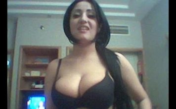 छोटे कपड़ो में डांस करती लड़की का MMS हुआ लीक, देखें वीडियो