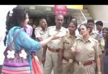 पुलिस ने करी शराबी महिला की पिटाई, देखें वीडियो