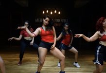 “तू चीज बड़ी हैं मस्त” गाने पर करा लड़कियों ने हॉट डांस, देखें वीडियो |