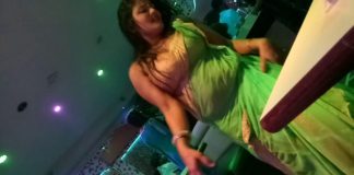 मुंबई के बार में इस लड़की ने करा हॉट डांस, कस्टमर हुए इंप्रेस