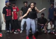 “एक उचा लम्बा कद” गाने पर लड़की ने करा हॉट डांस, नजरे नहीं हटा पाएंगे