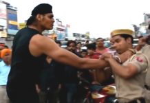 सरेआम हुई पुलिस वाले की धुलाई, वायरल हुआ वीडियो