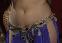 हॉट विदेशी लड़की ने करा हॉट बैली डांस, देखें वीडियो