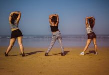 HOT DANCE: समुन्द्र किनारे इस लड़की ने करा हॉट डांस, जरूर देखें वीडियो