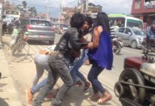 दो लड़कियों के बीच हुई जमकर हातापाई, वीडियो हुई वायरल