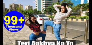 दिल्ली की रोड पर दो हसीनाओं ने करा हॉट डांस, देखें वीडियो