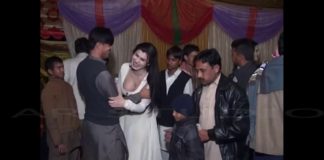 मुन्नी बदनाम हुई गाने पर दो लड़कियों ने करा हॉट डांस, प्राइवेट वीडियो हुआ लीक