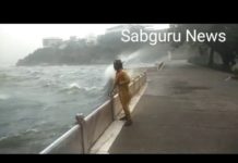 भारी तूफान भी हल्का पड़ा इस आदमी के सामने, देखें वीडियो