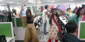 काम करने वाले एम्प्लॉय ने ऑफिस में करा डांस| देखें फनी वीडियो